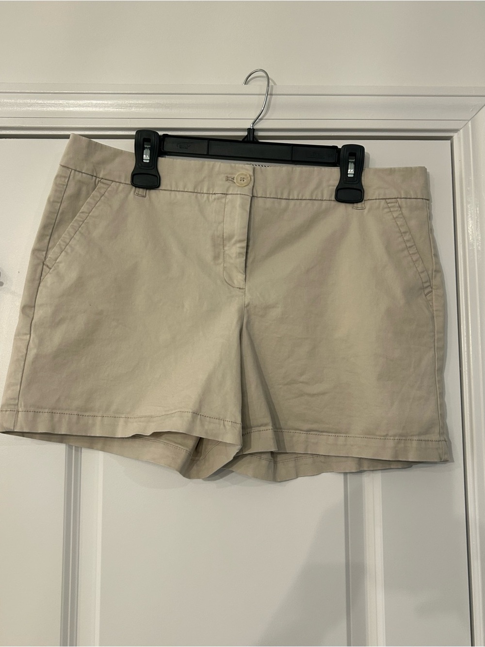 Crown & Ivy Caroline Khaki Chino Shorts Women’s 14. 5 inch inseam
